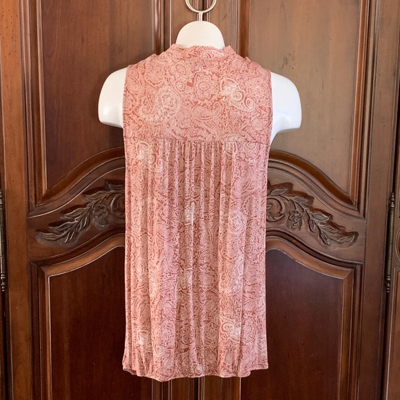 The LOFT Sleeveless Blouse - Picture 3 of 4